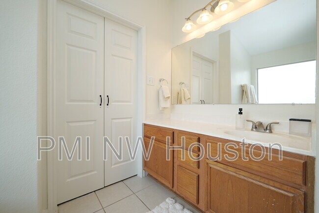 Building Photo - 1203 Lavender Shade Ct