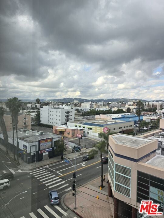 Building Photo - 940 S Western Ave