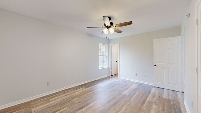 Building Photo - 1406 Van Zanten Ct
