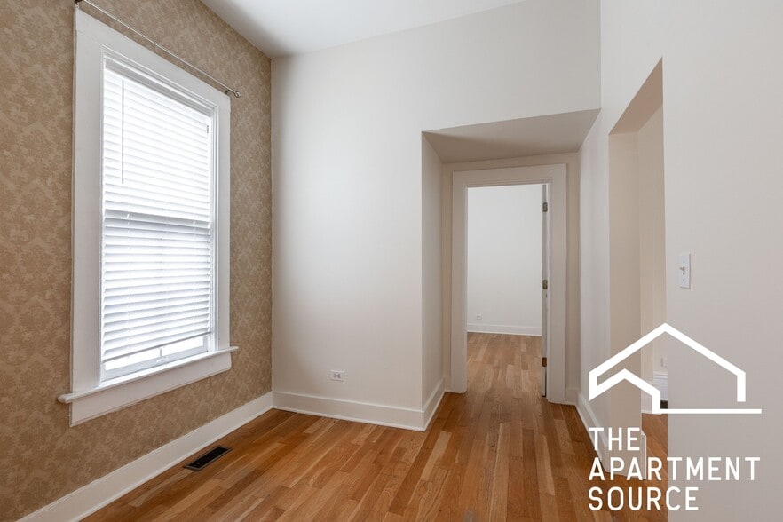 Building Photo - 4410 N Greenview Ave