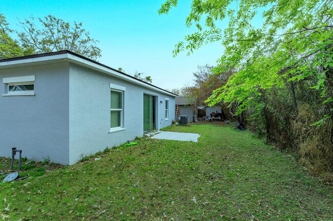 Building Photo - 884 Klondike Ave