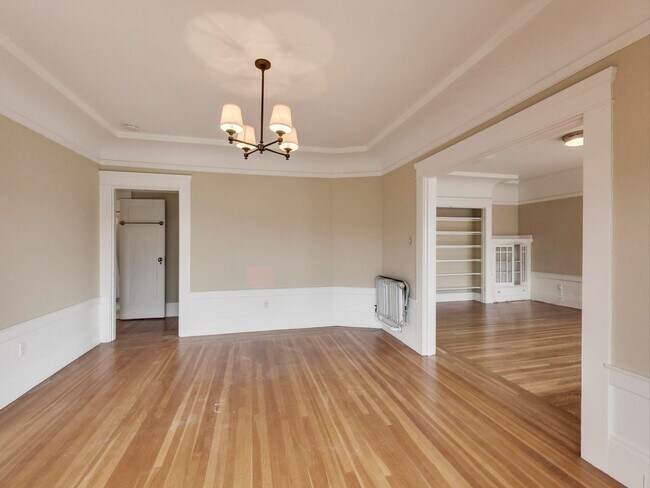 Building Photo - 2107 Pierce St