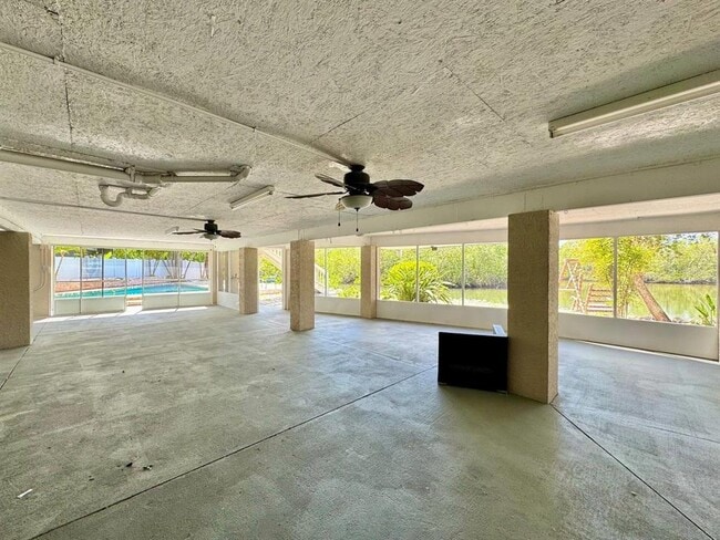 Building Photo - 2384 Creek Ct