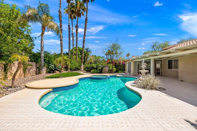 Building Photo - 39495 Regency Way