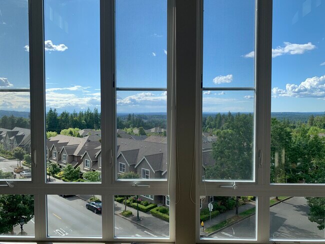 Building Photo - 1840 25th Ave NE