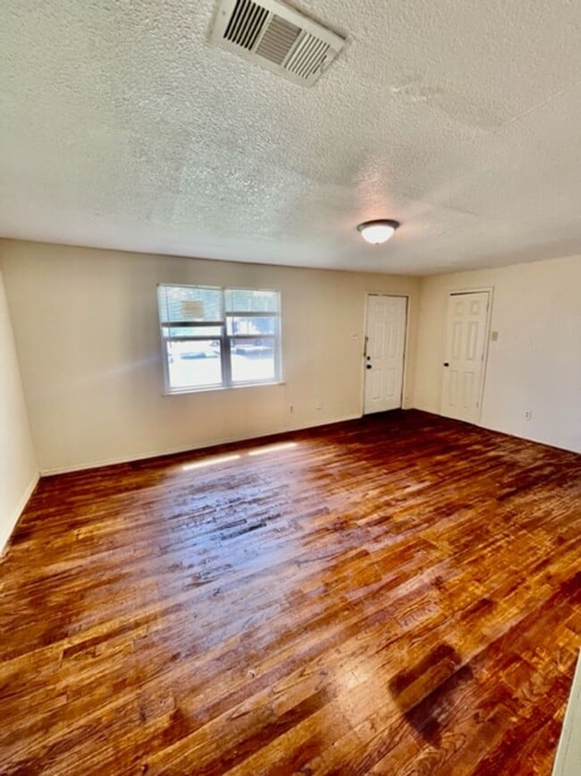 Building Photo - 2605 Speight Ave