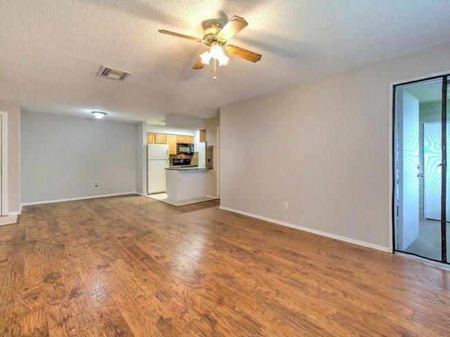 Building Photo - 230 Berry Tree Pl
