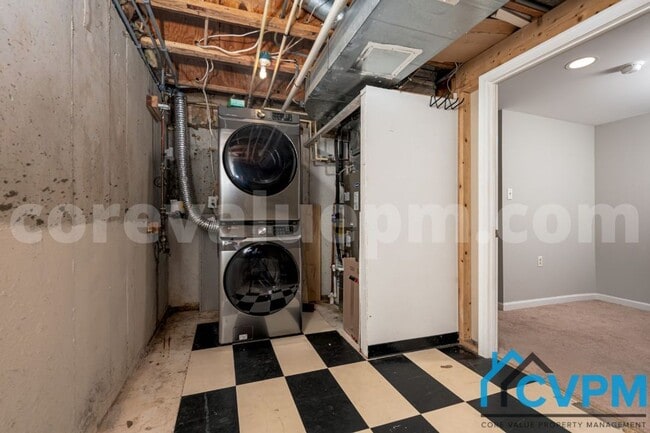 Building Photo - 9438 Fens Hollow