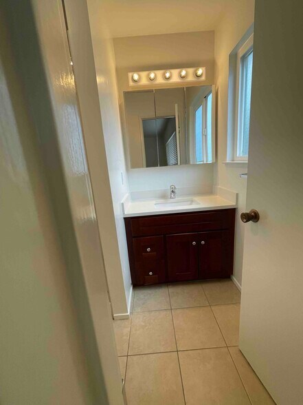 Master bathroom - 3724 Edgefield Drive