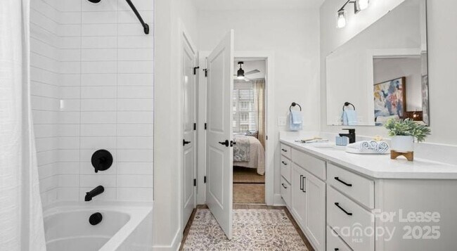 Building Photo - 104 Herrings Grn Lp