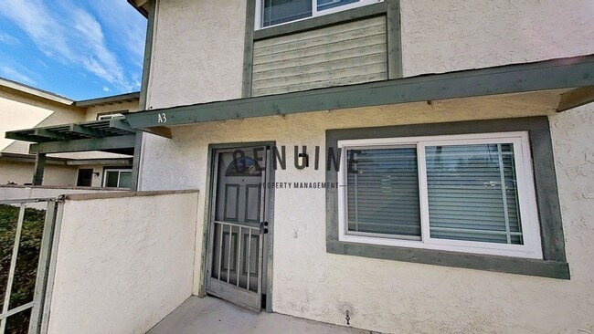 Building Photo - Lovely 2 Bd 1.5Ba Condo in Costa Mesa With Spacious Deck