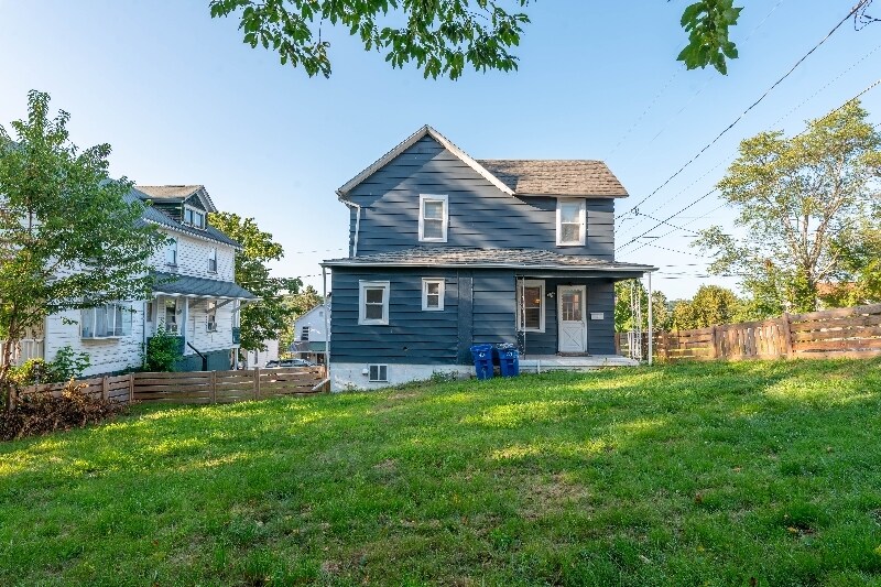 Building Photo - 301 McLean St