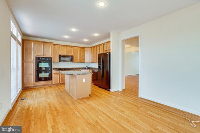 Building Photo - 4683 Helen Winter Terrace