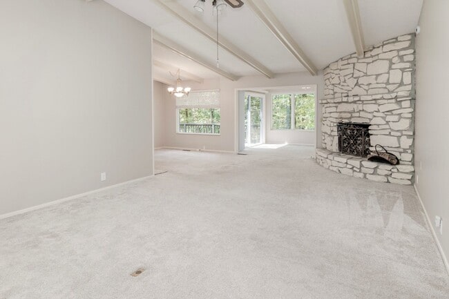 Building Photo - 2 Bedroom, 2 Bath Home on a wooded lot in ...