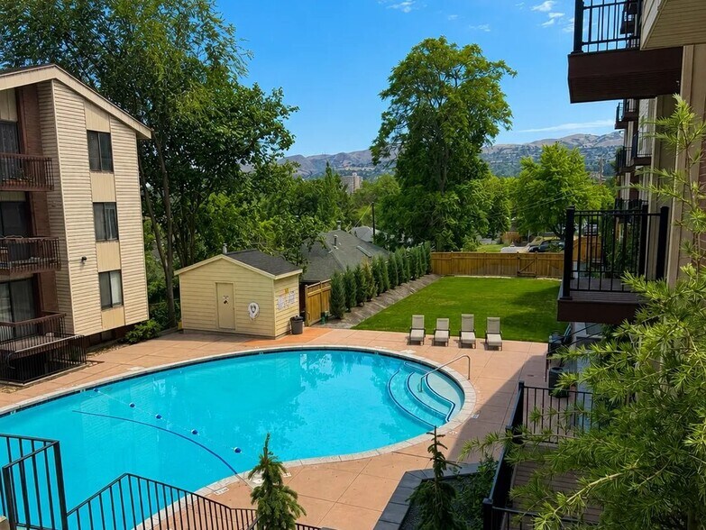 Building Photo - 1032 E 400 S