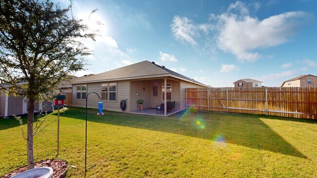 Building Photo - Stunning 4 bedroom home in pristine condition!!!