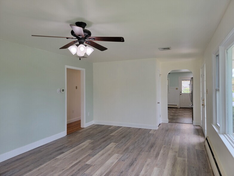 Building Photo - 110 S Ridge Rd