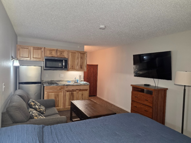 Building Photo - 590 Spruce St