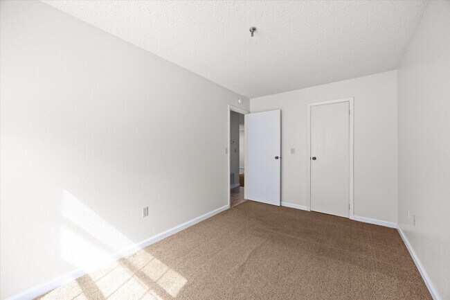 Building Photo - 2105 N Keebler Ave