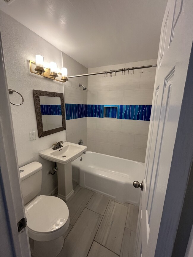 Building Photo - 43 Alamanda Dr