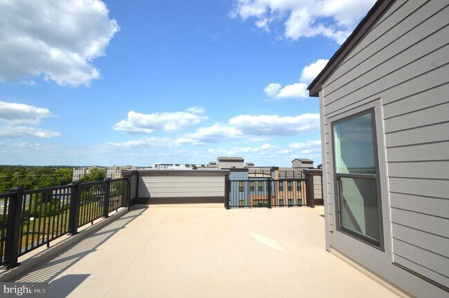 Building Photo - 43795 Middleway Ter