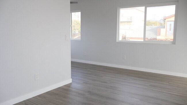 Building Photo - 2 Bed 1 Bath Apartment For Rent in San Ysidro