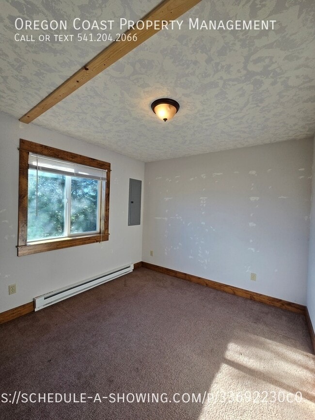 Building Photo - 1025 Wilson River Loop