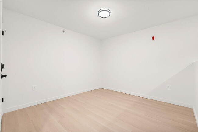 Building Photo - 1 Mallory Ave