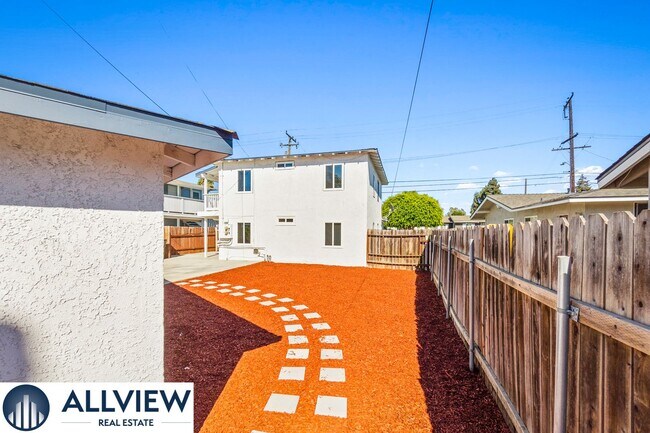 Building Photo - 452 S Shaffer St