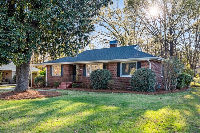 Building Photo - NW - Large Brick Ranch, Updated, Hardwoods, LR, DR, Den, Two Decorative Fire Places, Fenced, Stor...