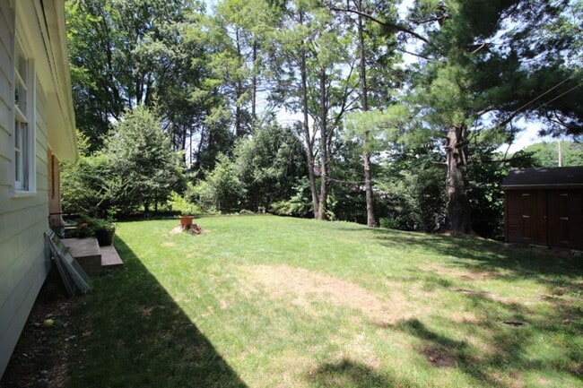 Building Photo - Charming 3 Bed 2.5 Bath Brick Home With Sp...