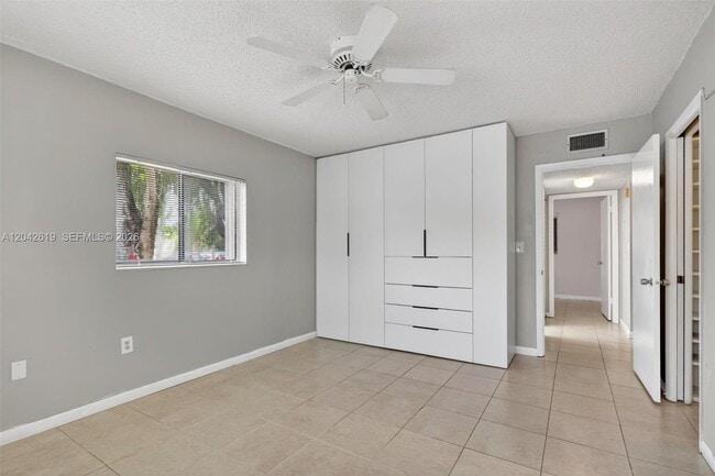 Building Photo - 8065 SW 107th Ave