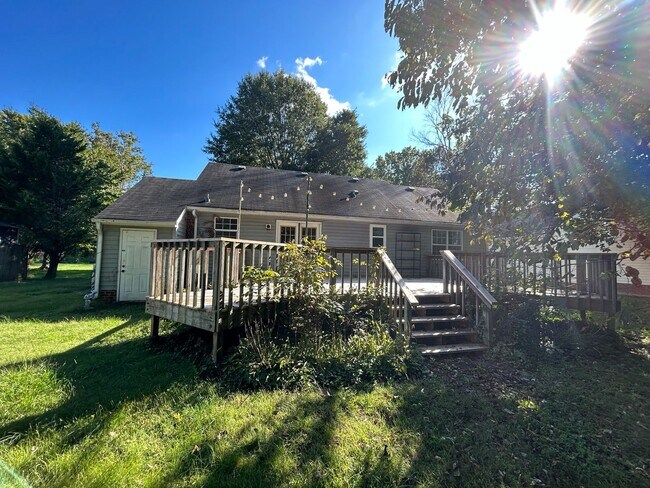 Building Photo - Greensboro Home - Lisa Barker - (734) 231-...