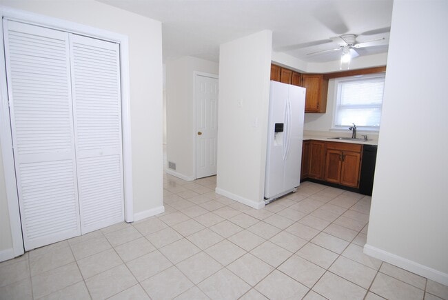 Building Photo - 18 Cadogan Way