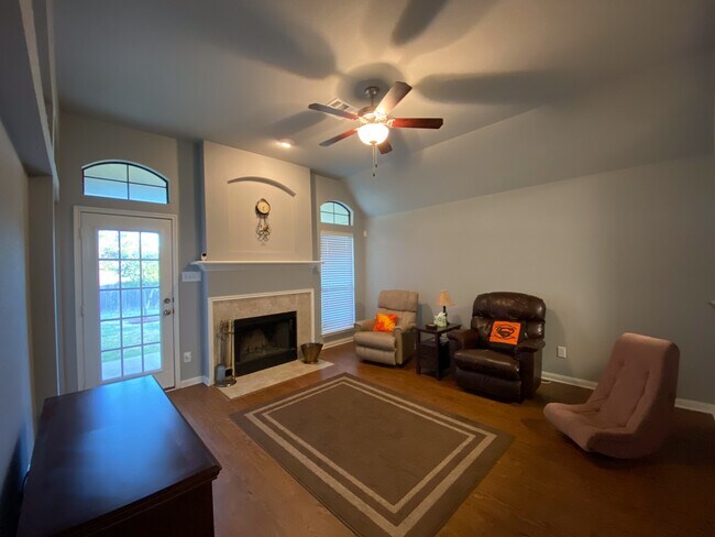Primary Photo - Single Family Home in Falcon Pointe | Chin...