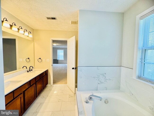 Building Photo - 52 Lightfoot Dr