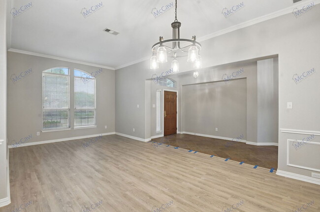 Building Photo - 1210 Surrey Ln