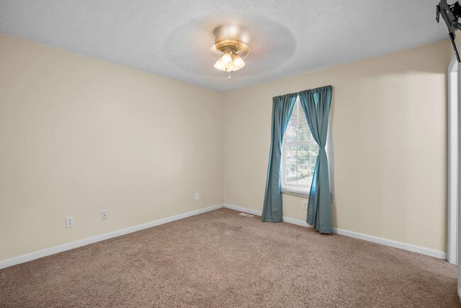 Building Photo - 214 Cumberland Cove Dr