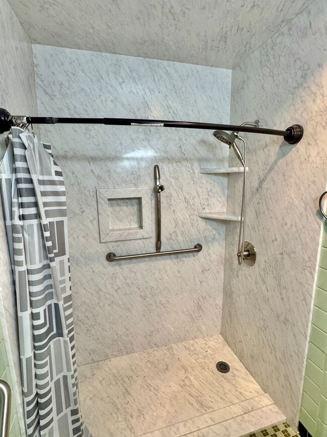 Building Photo - Charming 3 Bedroom / 1 Bath Home with Orig...