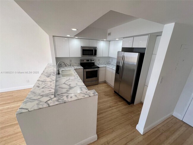 Building Photo - 5600 Collins Ave