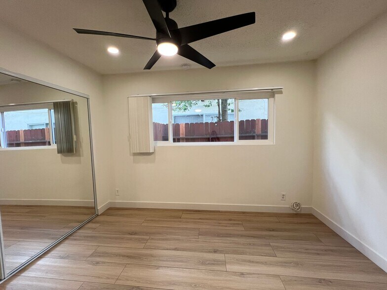 Building Photo - 3317 Keystone Av