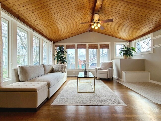 Building Photo - ***Please Respond Directly to the Online Listing, Calls May Not Be Returned***