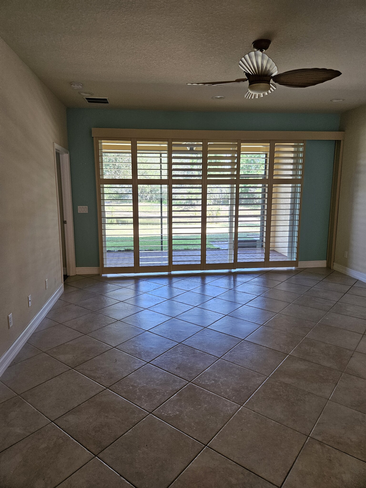 Living area - 15617 Aurora Lake Cir