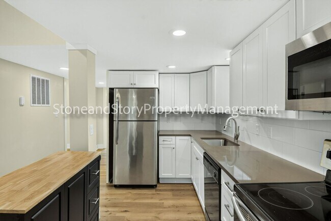 Building Photo - 414 NE Grattan St