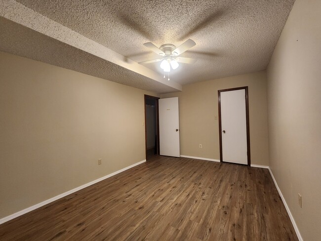 Building Photo - 2810 NE Shelter Creek Dr