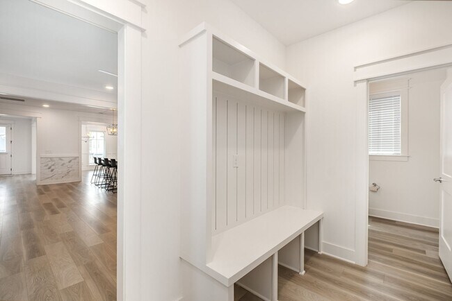 Building Photo - Stunning 4 Bedroom Home in Carothers Crossing!