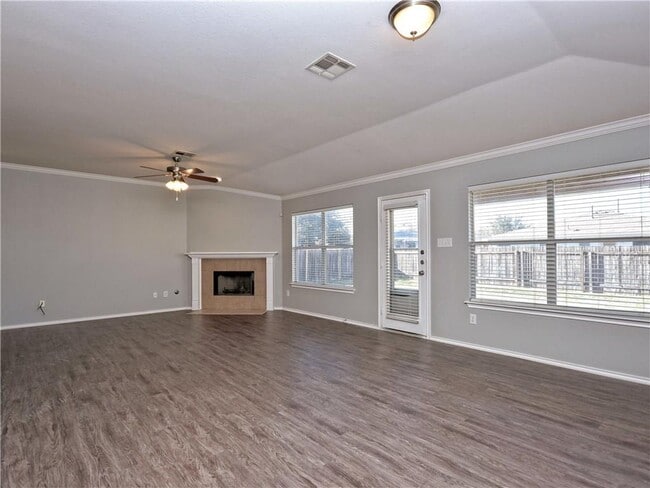 Building Photo - 607 Washington Square Dr
