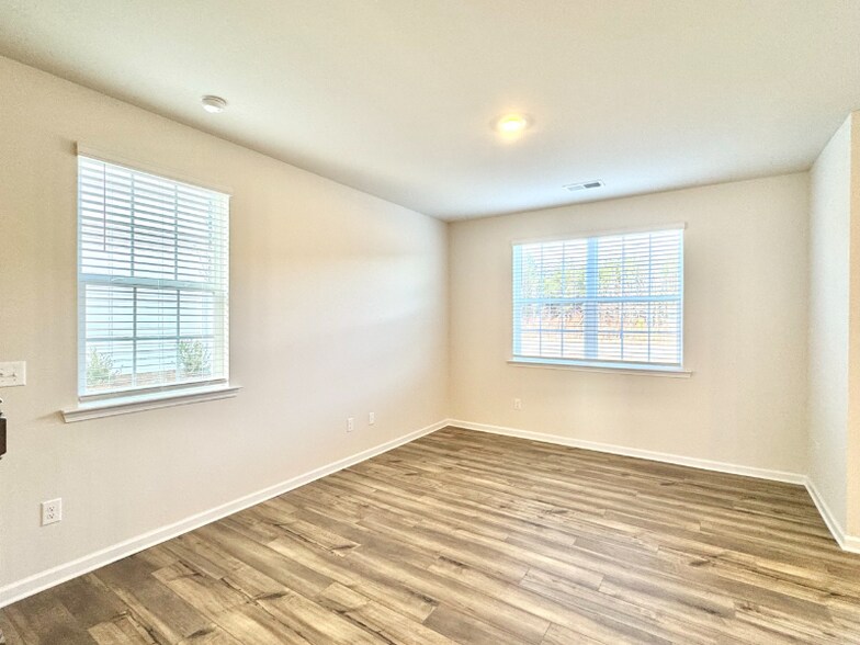 Building Photo - 1888 Pheasant Trce Cir