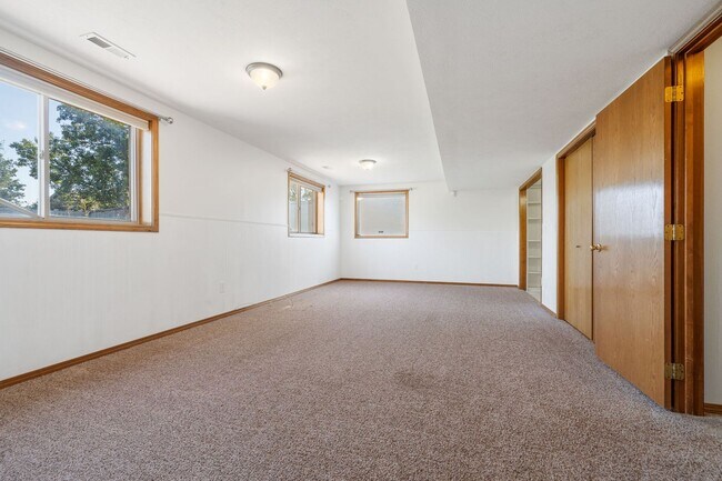 Building Photo - Spacious 4 Bed, 3 Bath Home | Central Vall...
