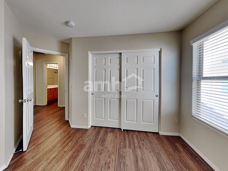 Building Photo - 2063 S Starling Dr